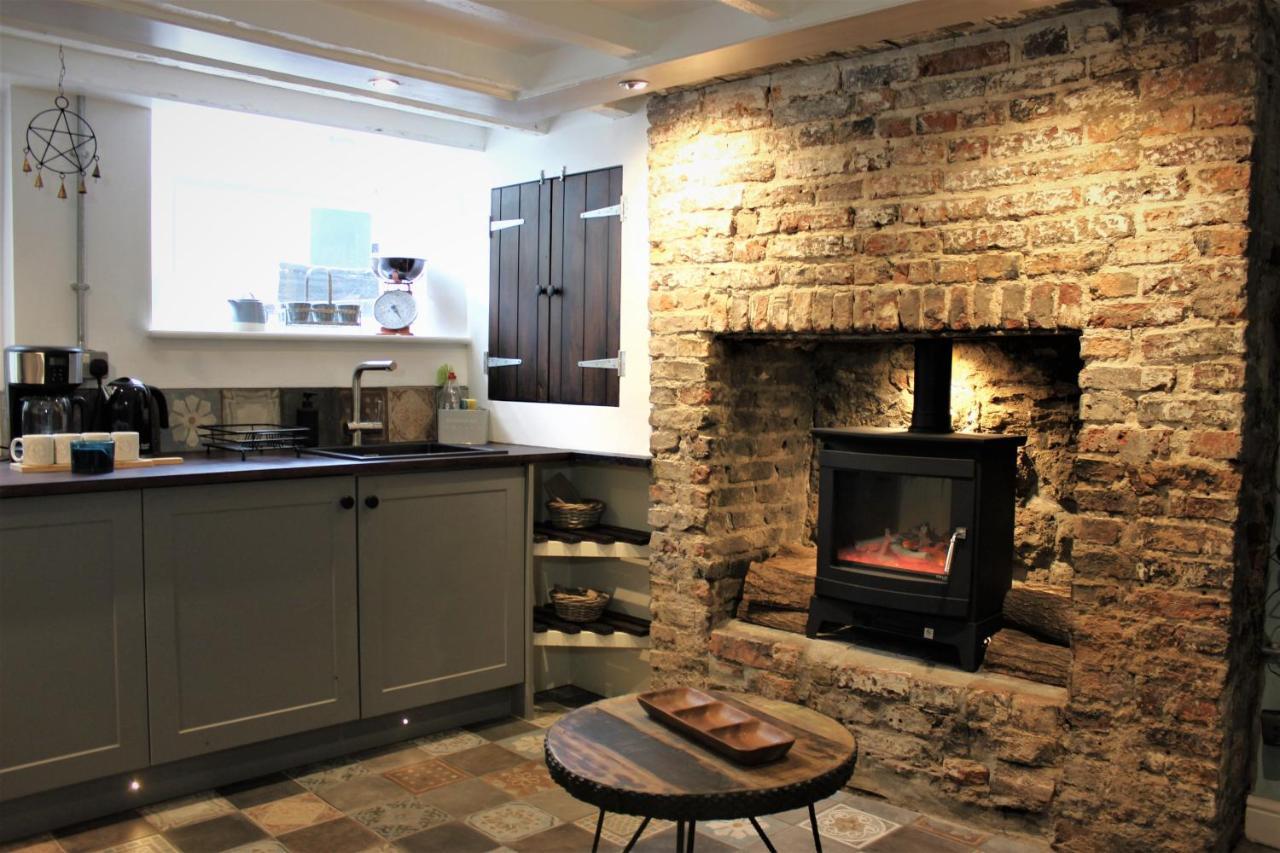 Boutique Fisherman'S Grade II Listed Cottage Scarborough Exterior photo